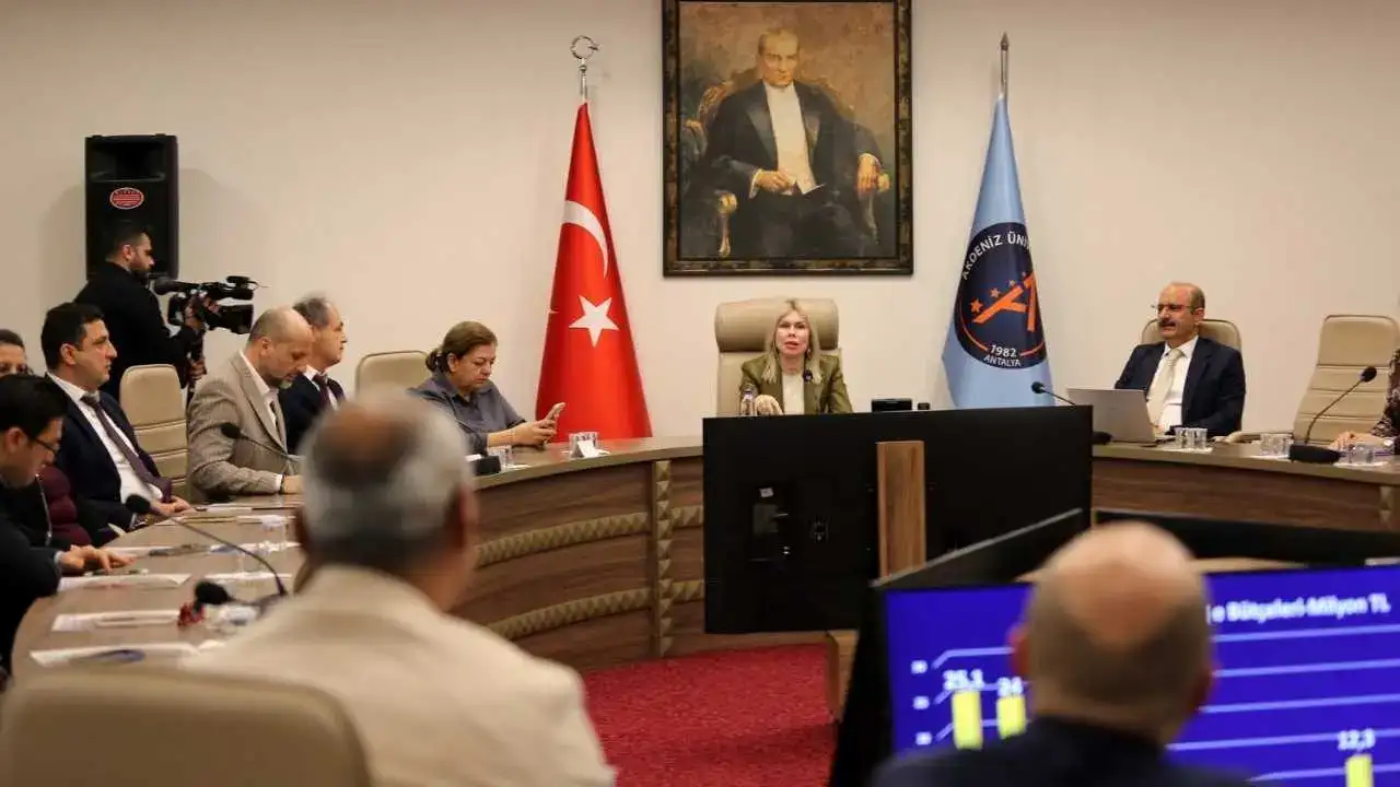 Akdeniz Üniversitesi’nde Uluslararası Başarılar Ödüllendirildi! 3